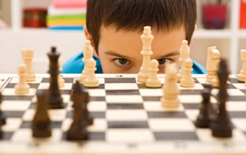 el niño y ajedrez